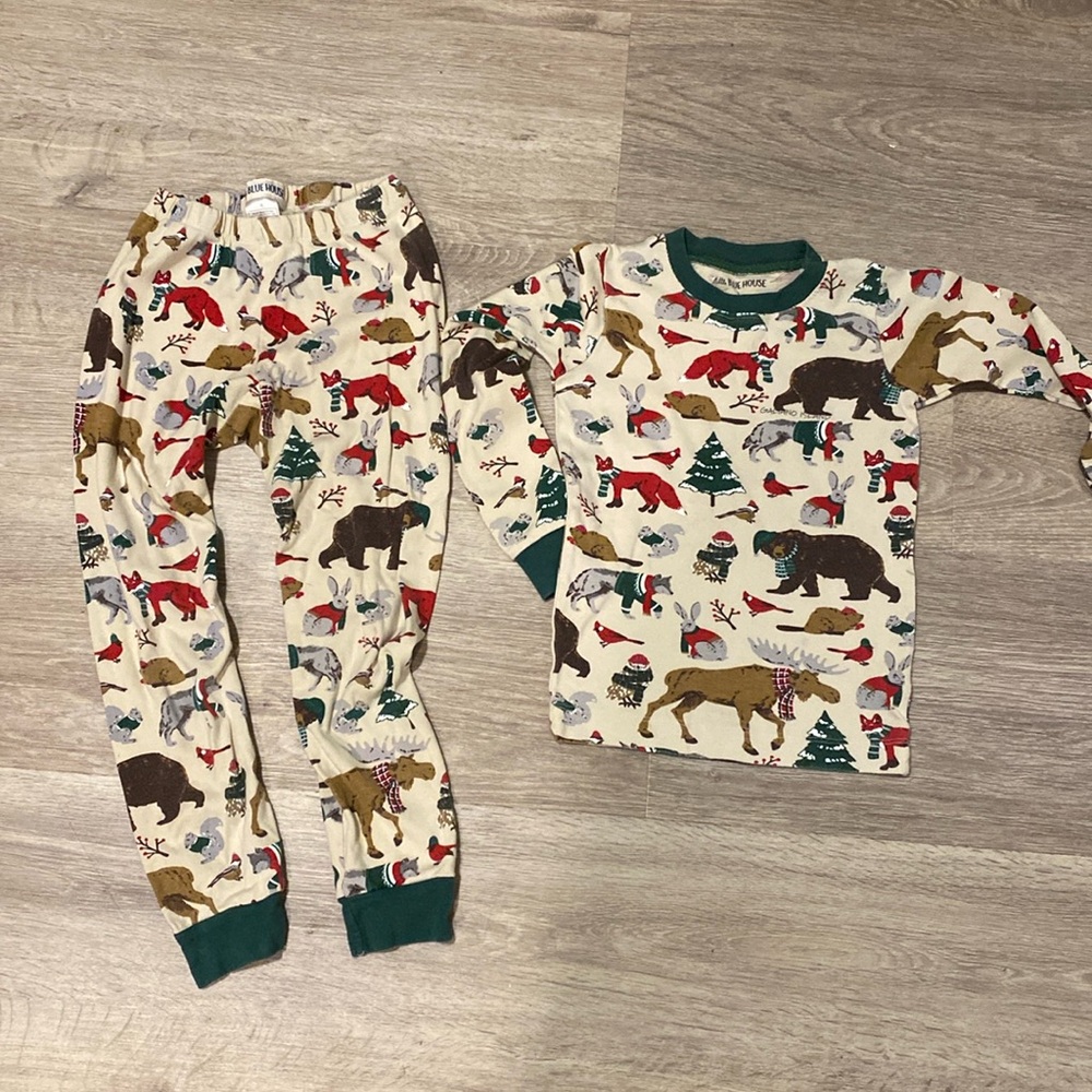 Kids 2 piece pyjama set. Little Blue House size 6